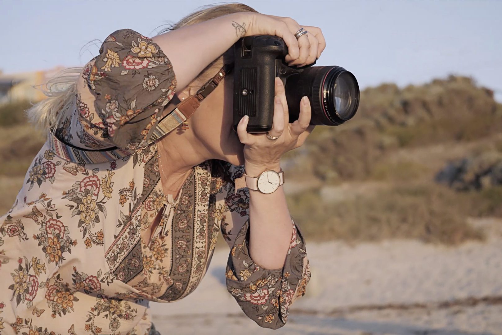 Perth family photographer Jessica Lockhart preparing gear for a photoshoot.